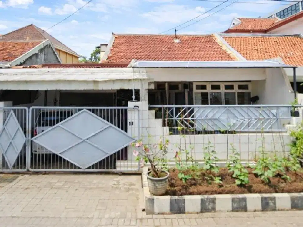 Rumah Tenggilis Utara Strategis • Row 2.5 Mobil