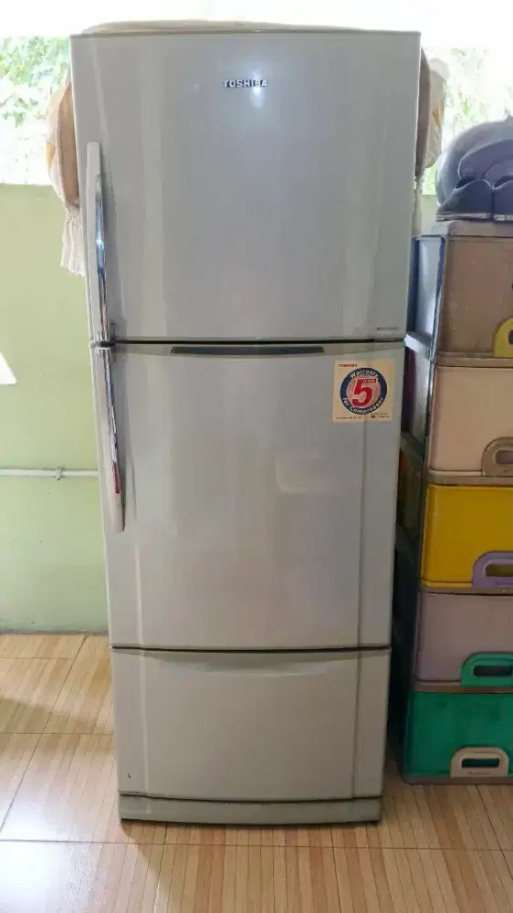 Kulkas Toshiba 3 Pintu Big Size