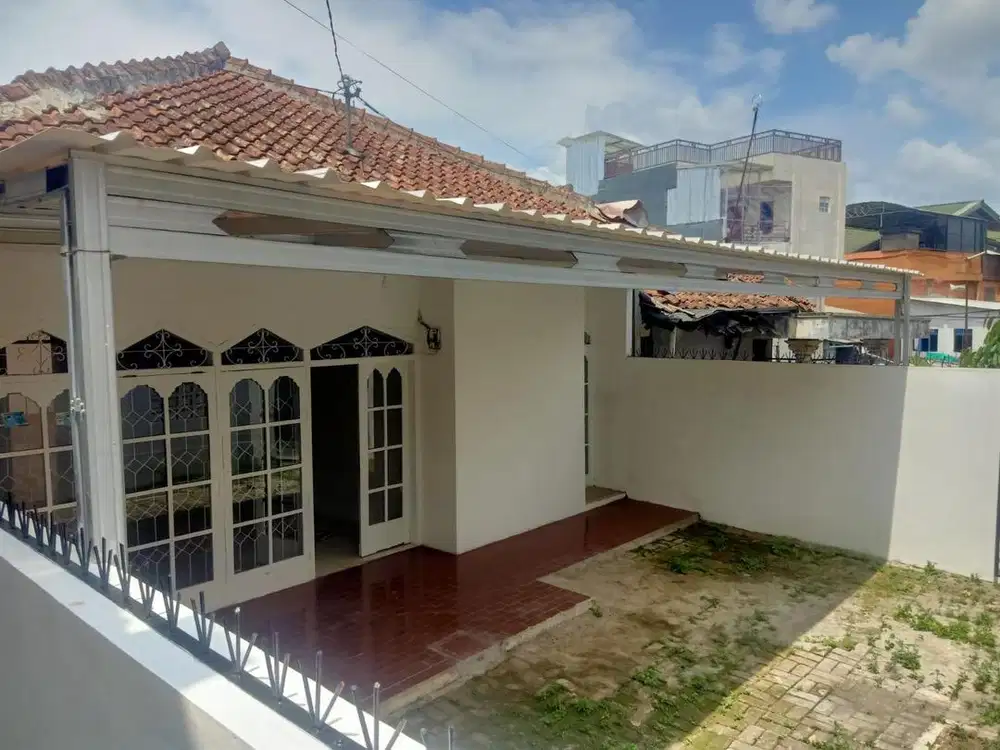 Rumah luas Lokasi strategis pusat kota 606