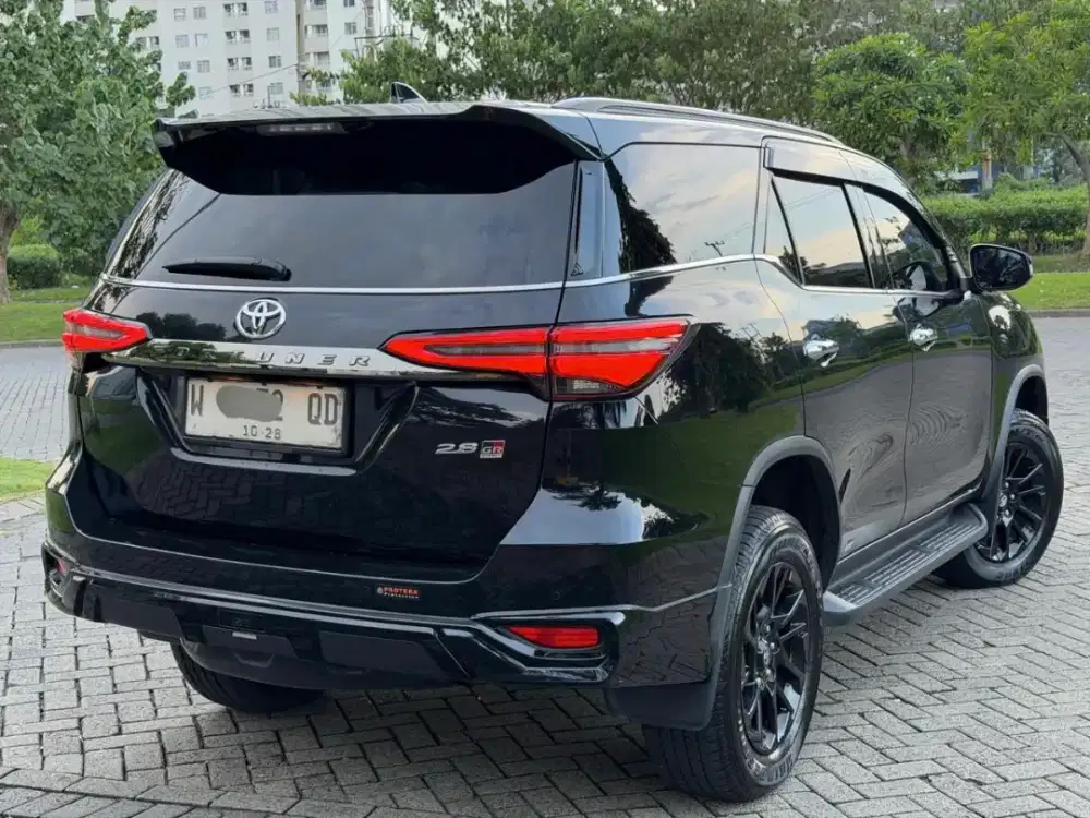 FORTUNER GR 2.8 MATIC 2023 LOW KM