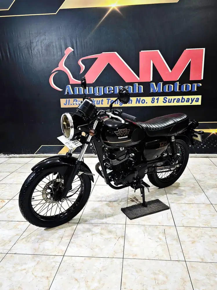 Kawasaki W175 SE Black style TH 2023 slow on going