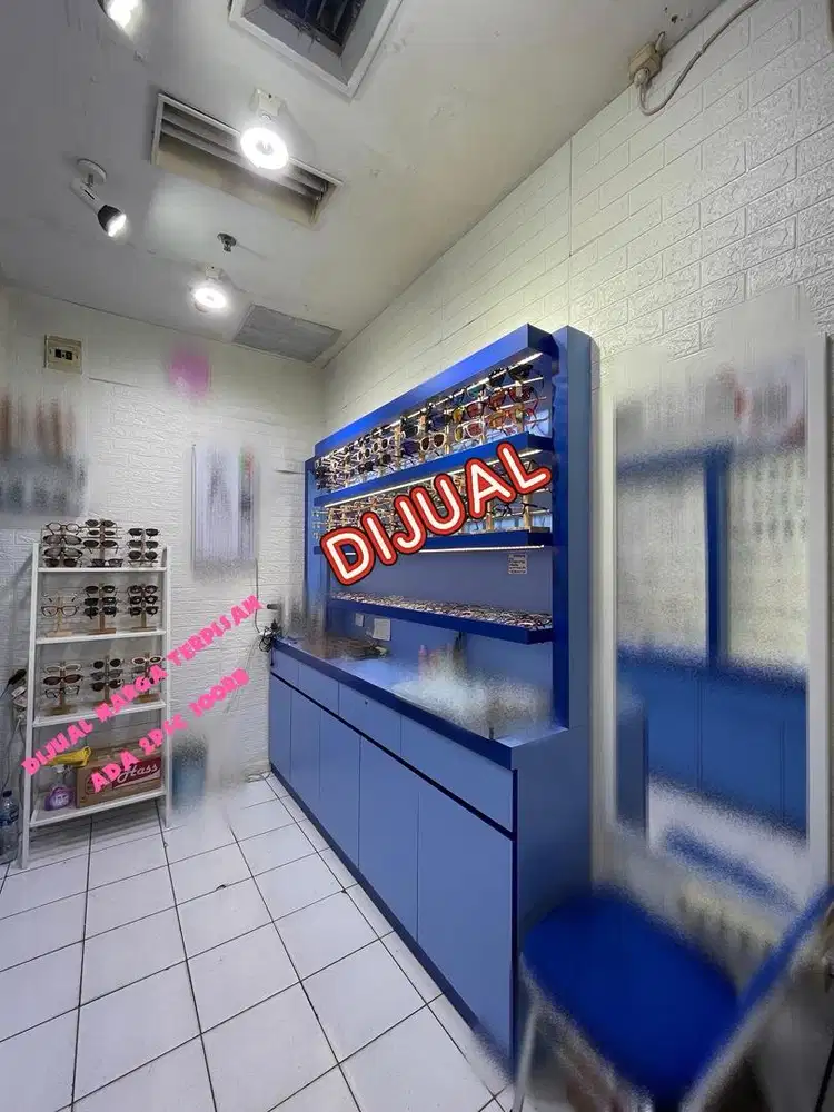 DIJUAL LEMARI KACAMATA/ETALASE DINDING KEADAAN BARU