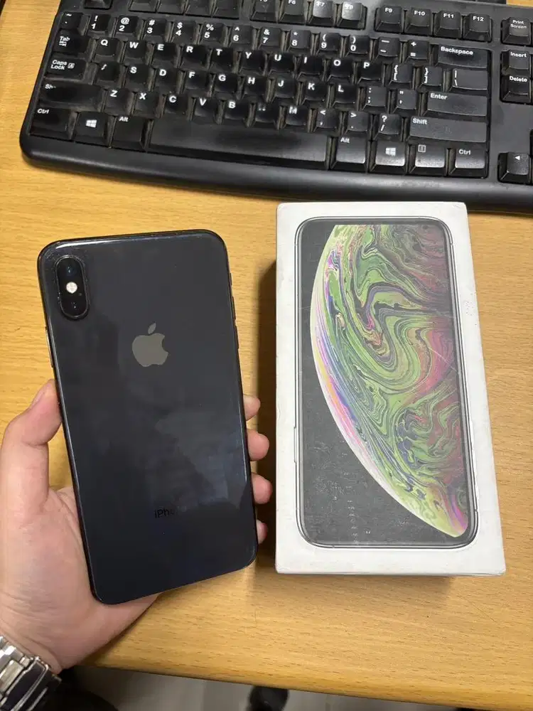 Iph0ne XS max space grey 64gb