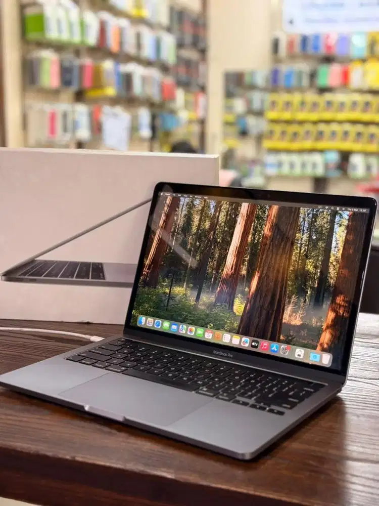 Macbook Pro 2020 8/256 gb