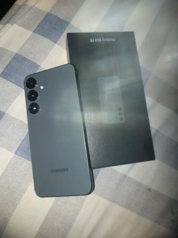 Samsung S24 fe 8/256 like new masih garansi
