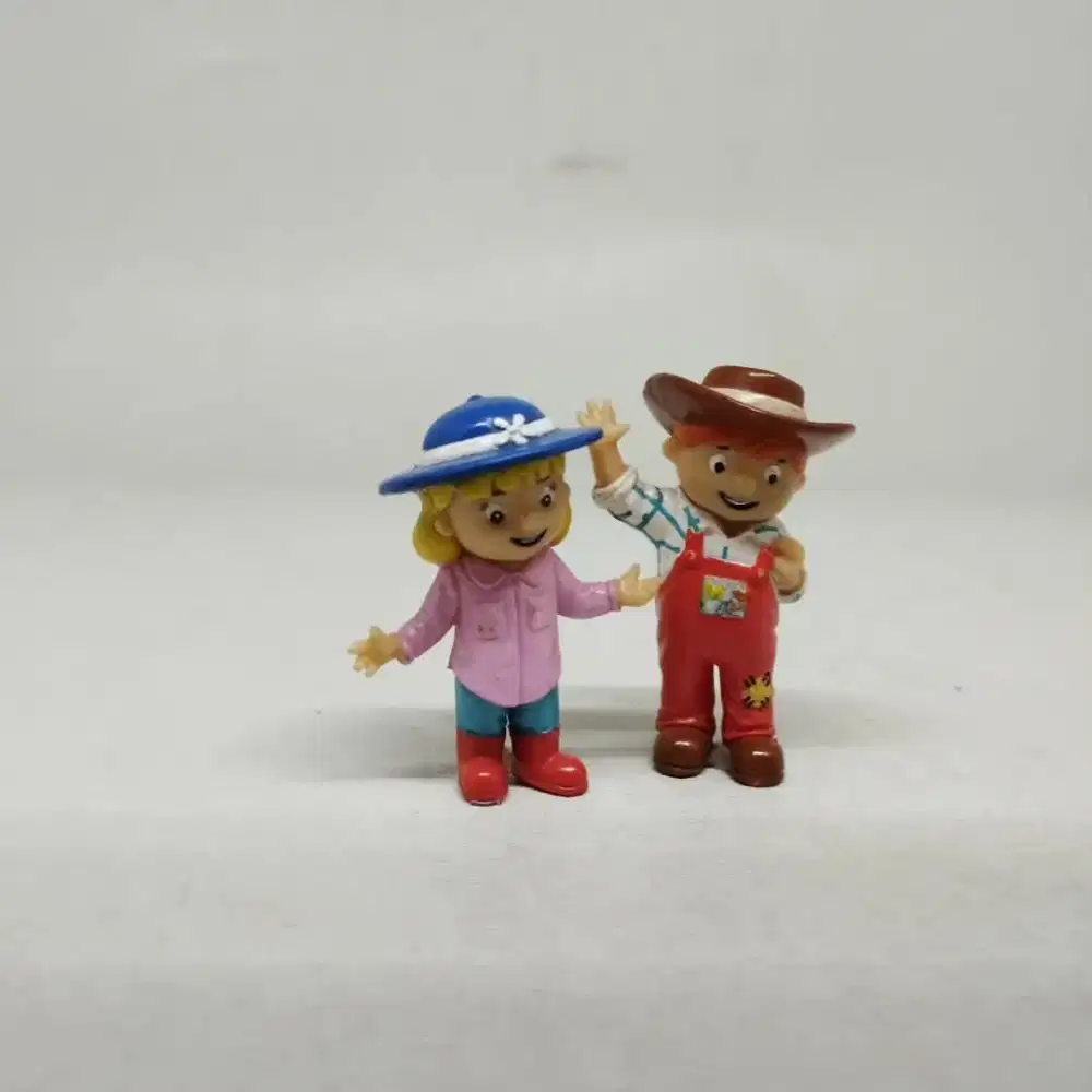 Set mini figure pakai topi