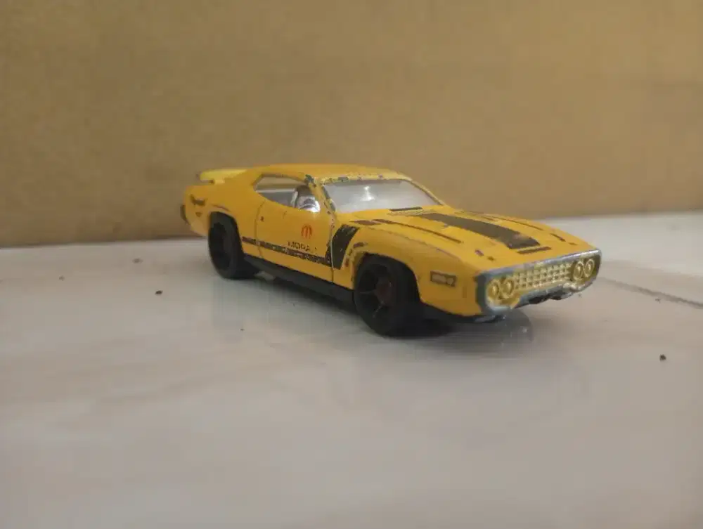 HotWheels mustang warna kuning