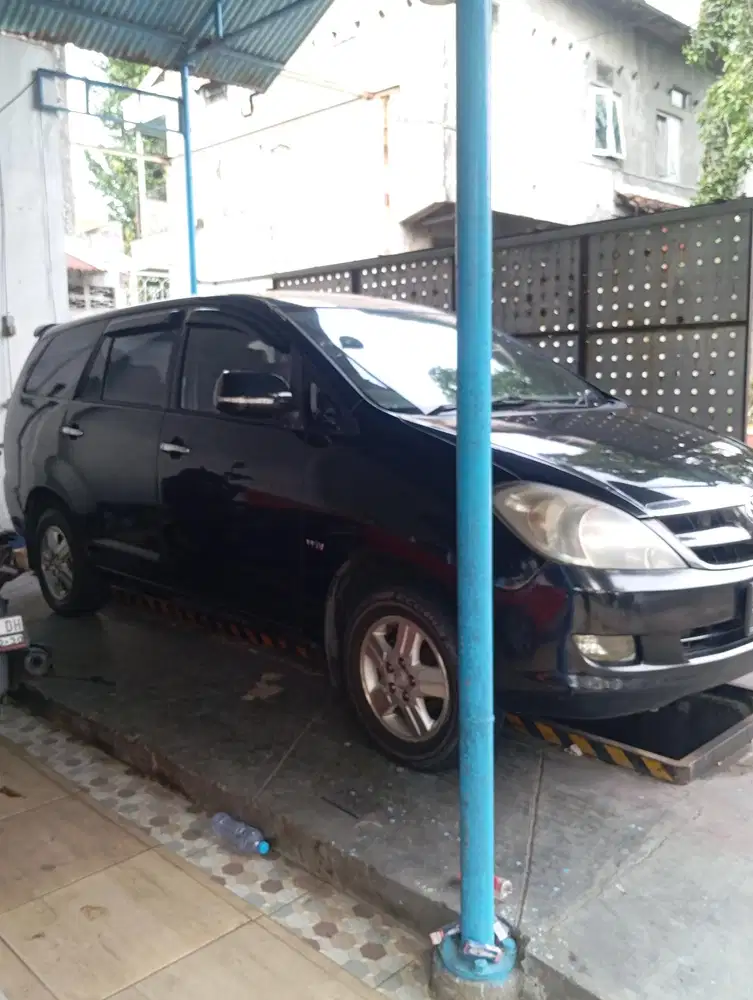 Toyota Kijang Innova 2005 Bensin