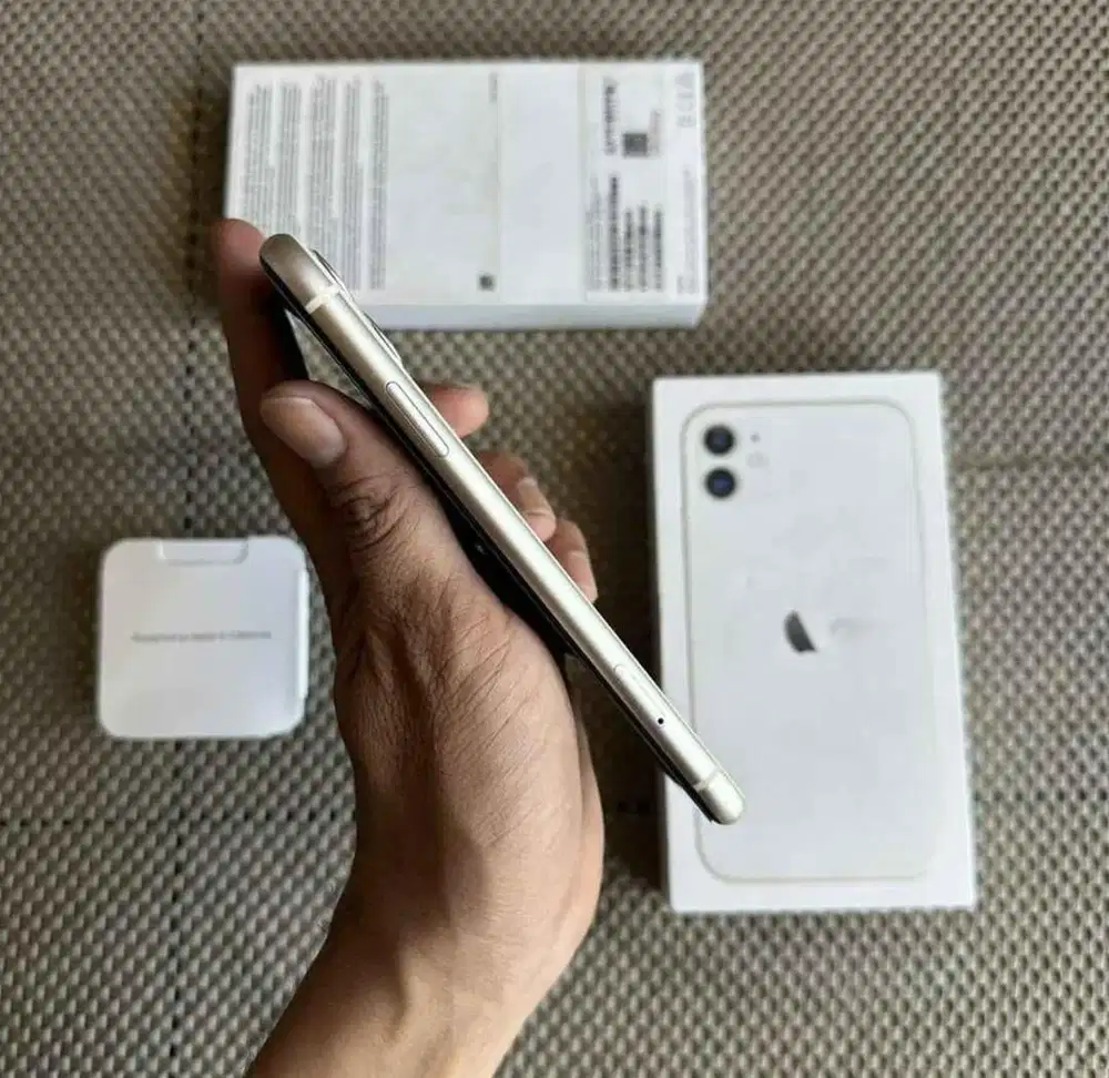 Iphone 11 64 gb ibox mulus lengkap