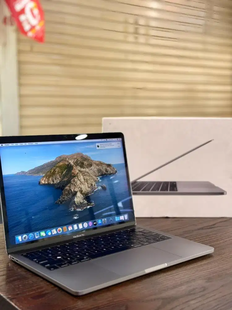 Macbook Pro 2017 8/256 GB