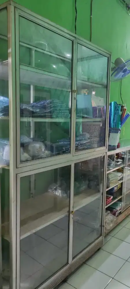 etalase second layak pakai