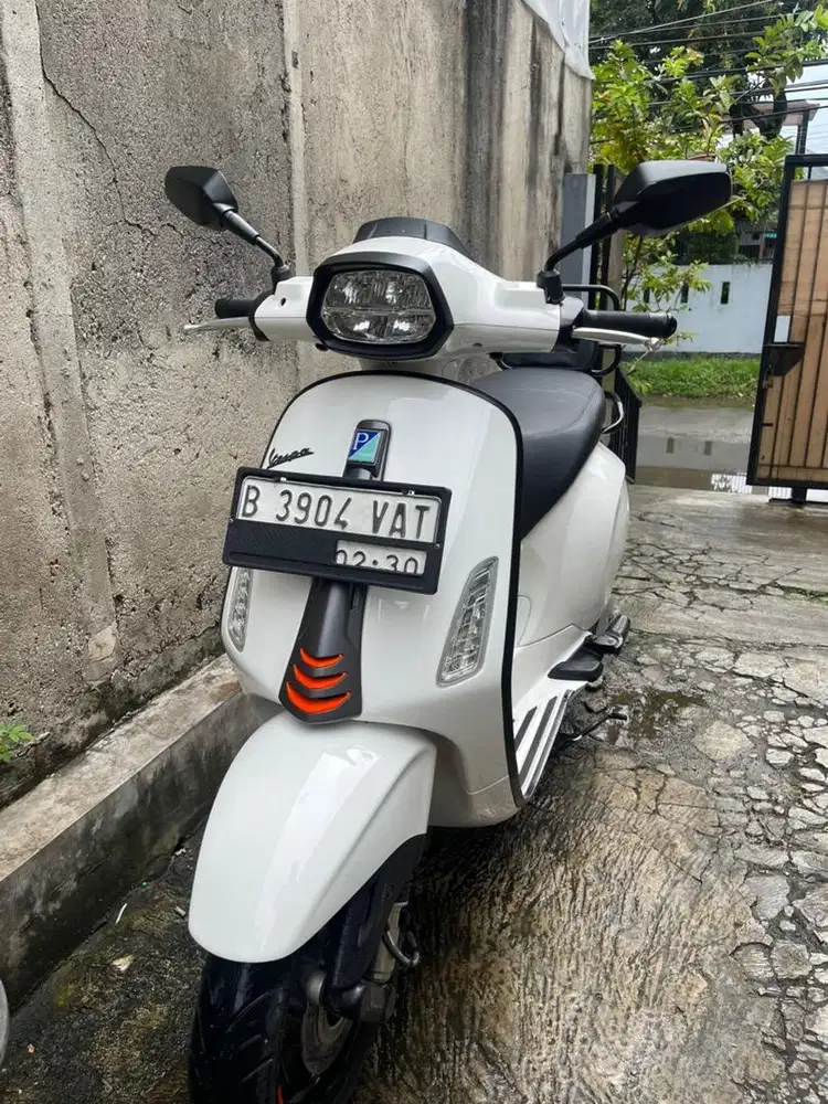 Jual vespa sprint s putih