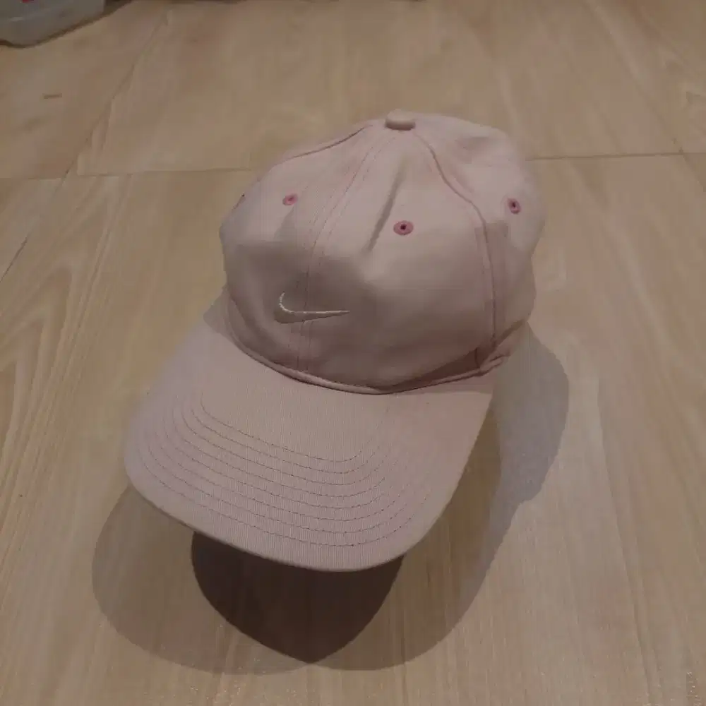 Topi nike tennis pink