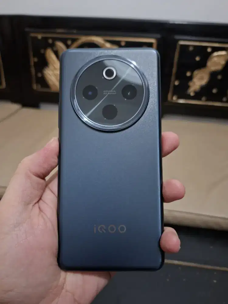 IQOO Z10 RAM 12/512 BLACK PEMAKAIAN 1 HARI