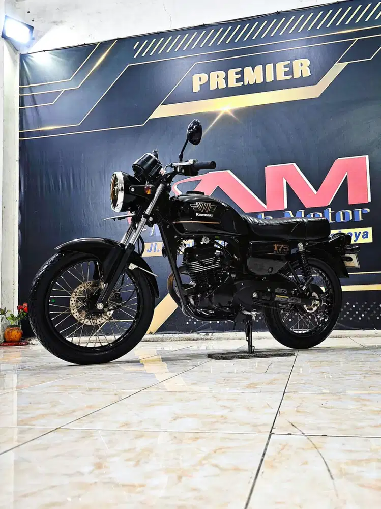 Kawasaki W175 SE Black style TH 2023