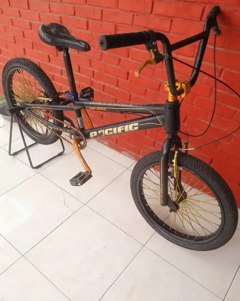 Sepeda BMX uk20 pacific hotshot gold