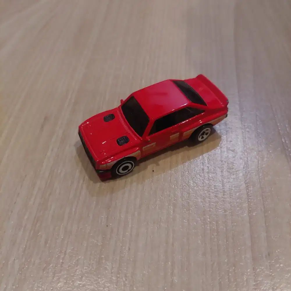Hotwheels merah