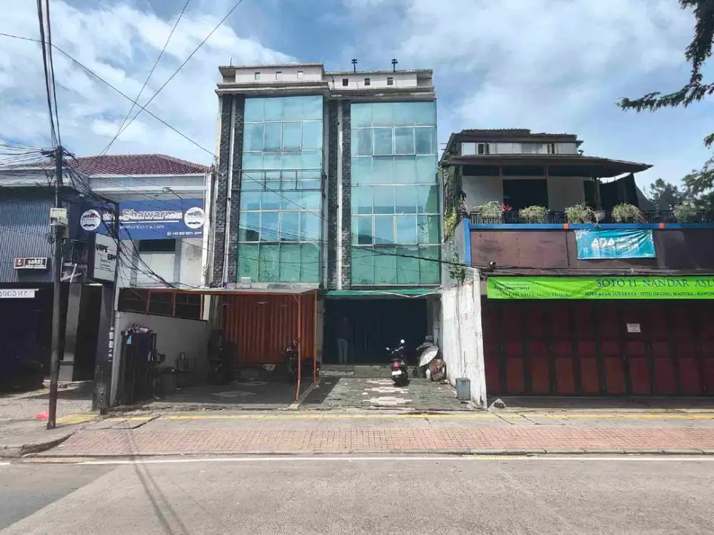 Ruko 3.5 lantai Akses 2 mobil Strategis untuk usaha di Tebet Jaksel
