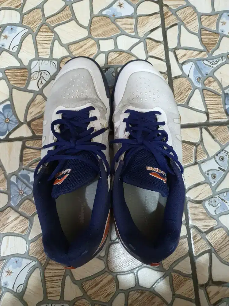 Sepatu Badminton Li-ning Ukuran 44