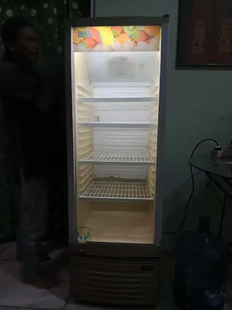 Showcase bekas jual murah