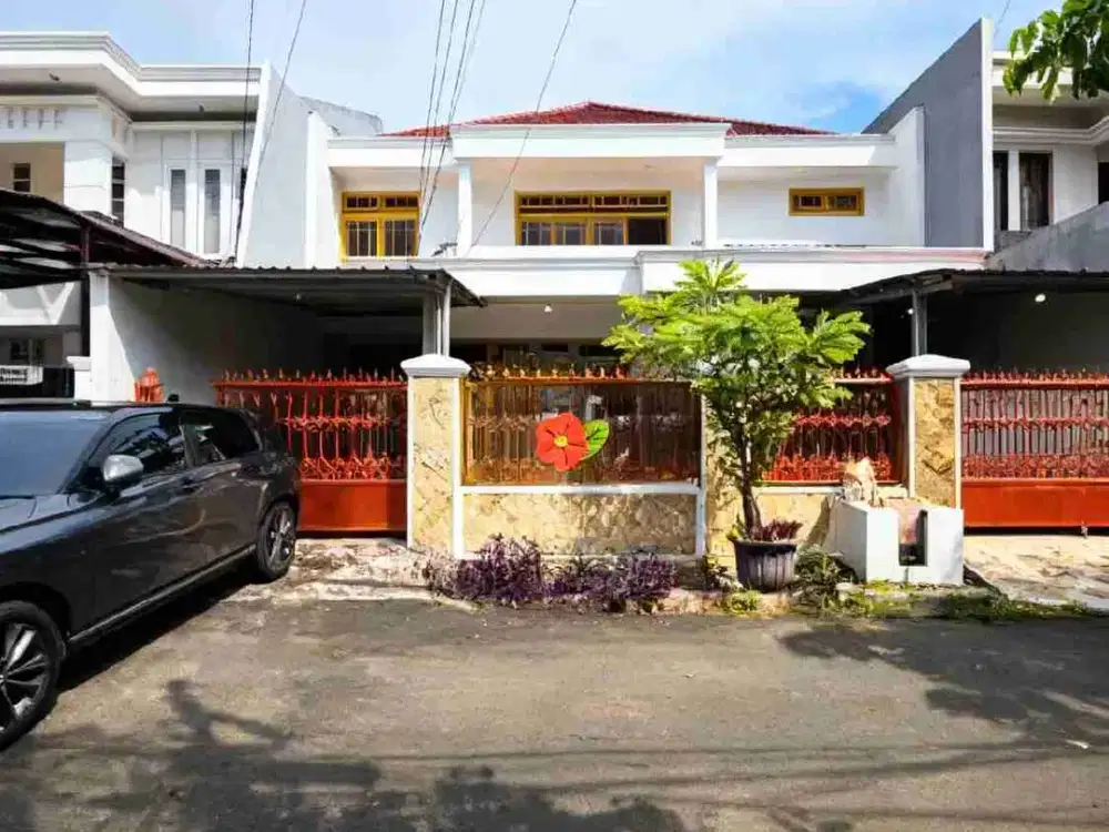 Rumah Cluster Besar dan Mewah di Pondok Bambu