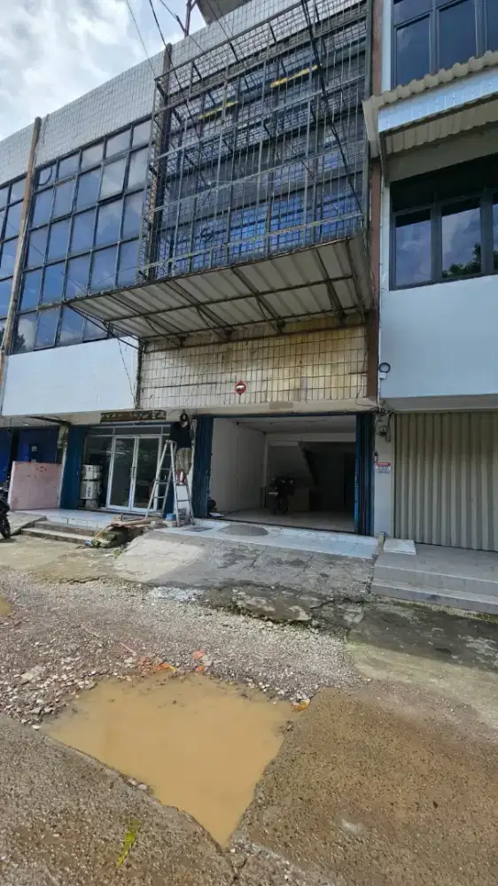 Disewakan murah lantai 2 atau 3 ruko teluk gong duta harapan indah