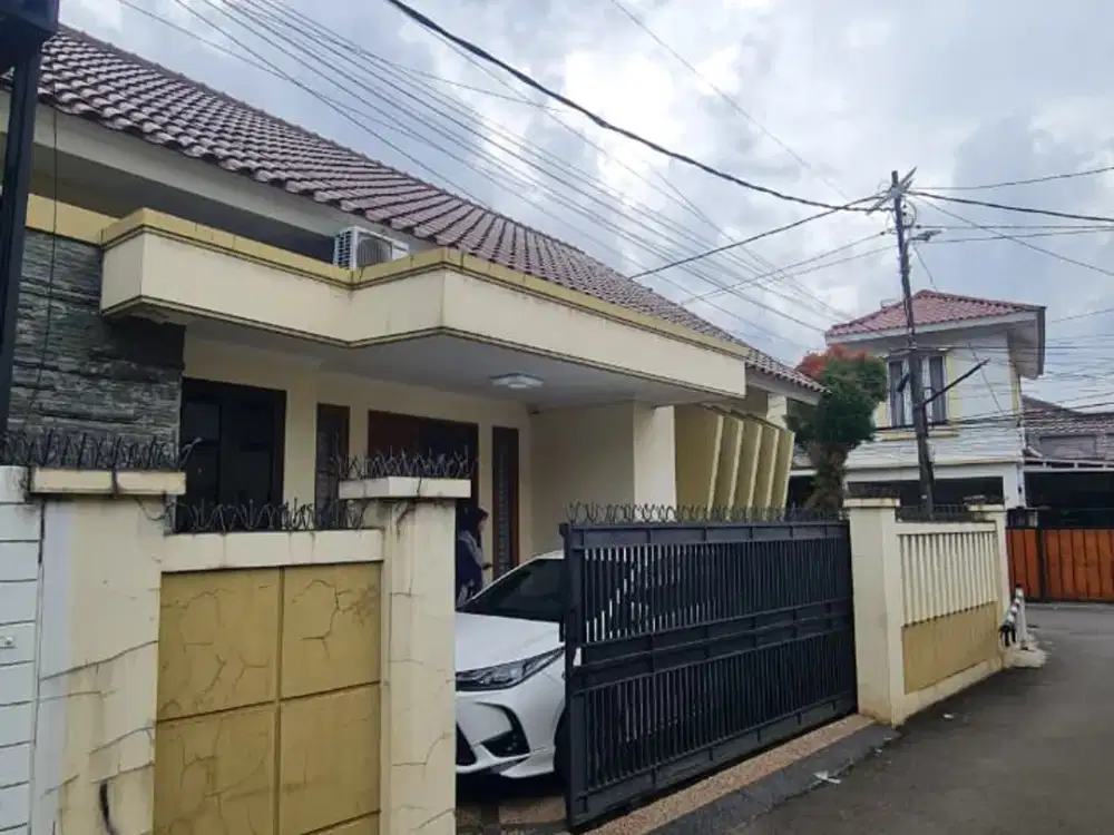 Rumah dijual Murah 1,5 Lantai, Luas Jagakarsa, JakSel Dekat Stasiun Lenteng Agung