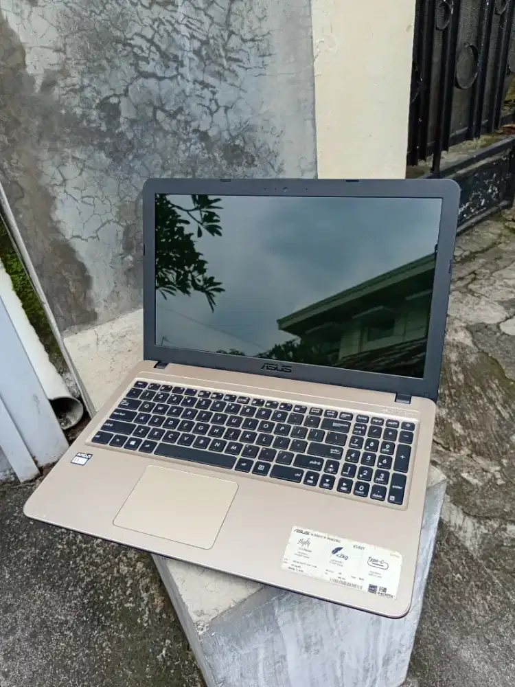 Laptop Layar Lebar