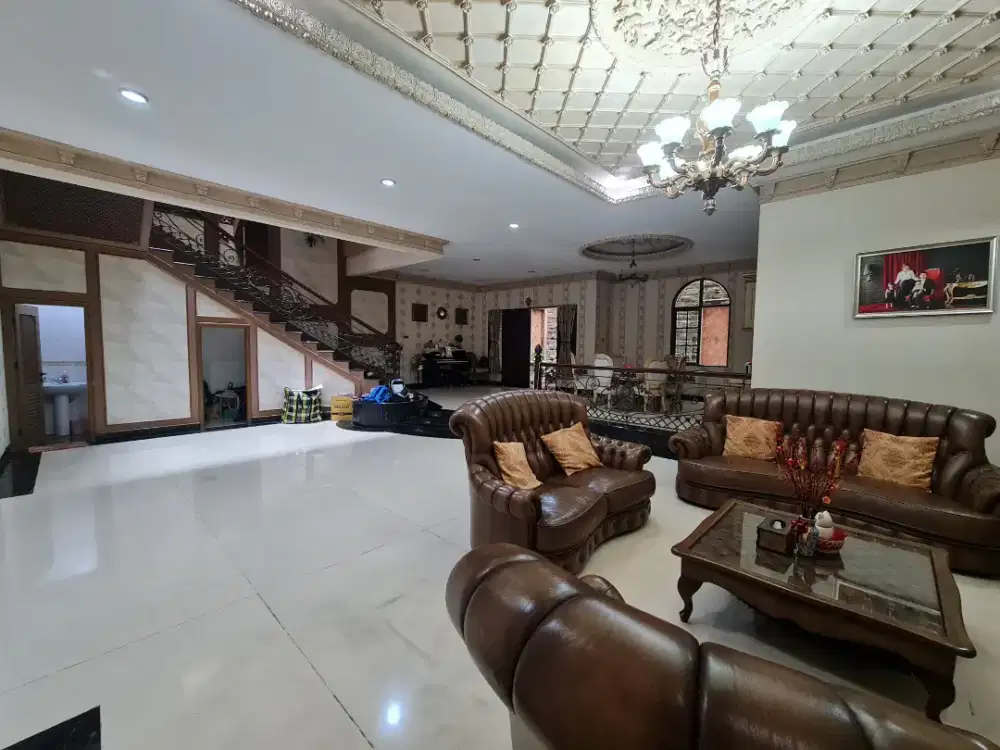 Vila Grand Polonia Mewah Semi Furnish