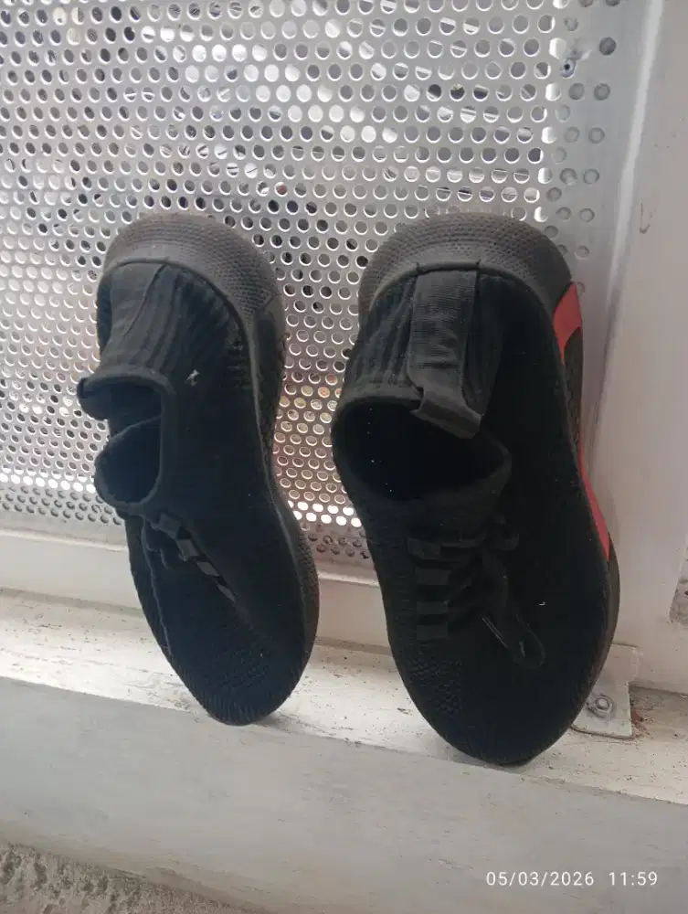 Sepatu pria merk Leedoo ukuran 41