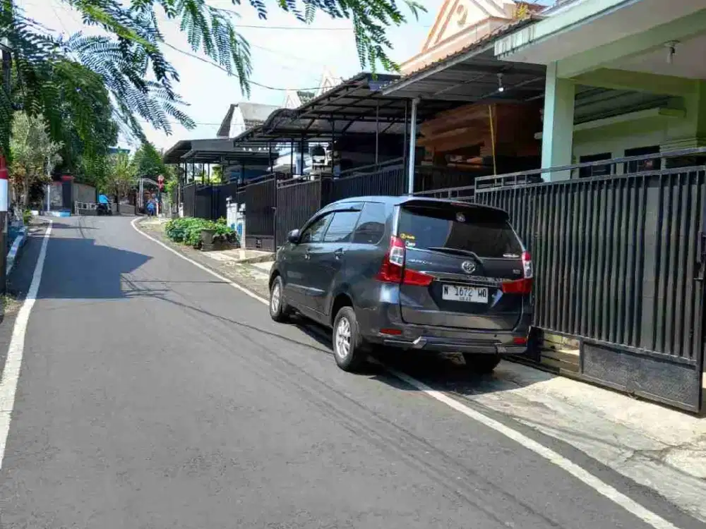 Rumah Poros Aspal Jalan Ikan Blimbing Malang