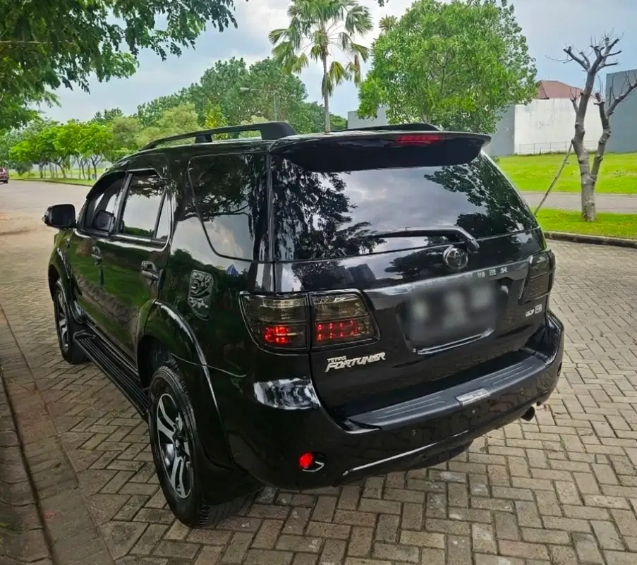 Toyota Fortuner 2011 Bensin