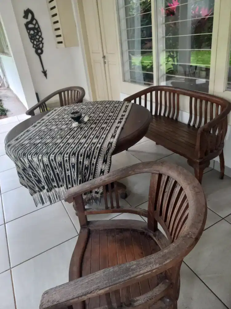 1 set furniture kayu antik untuk pendopo