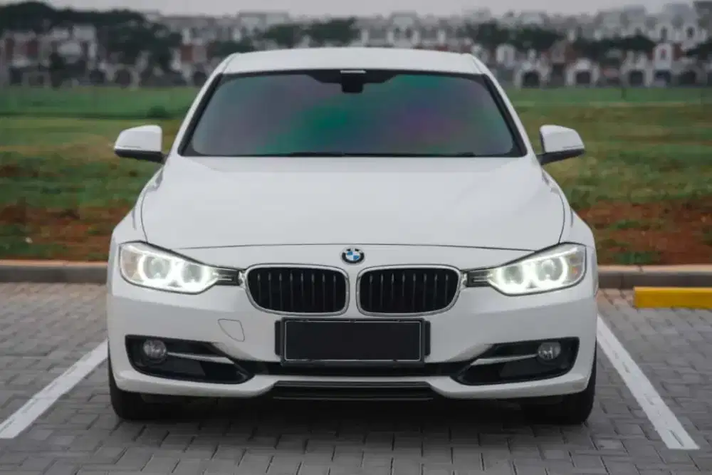 BMW 320i Sport AT 2015 Pajak panjang