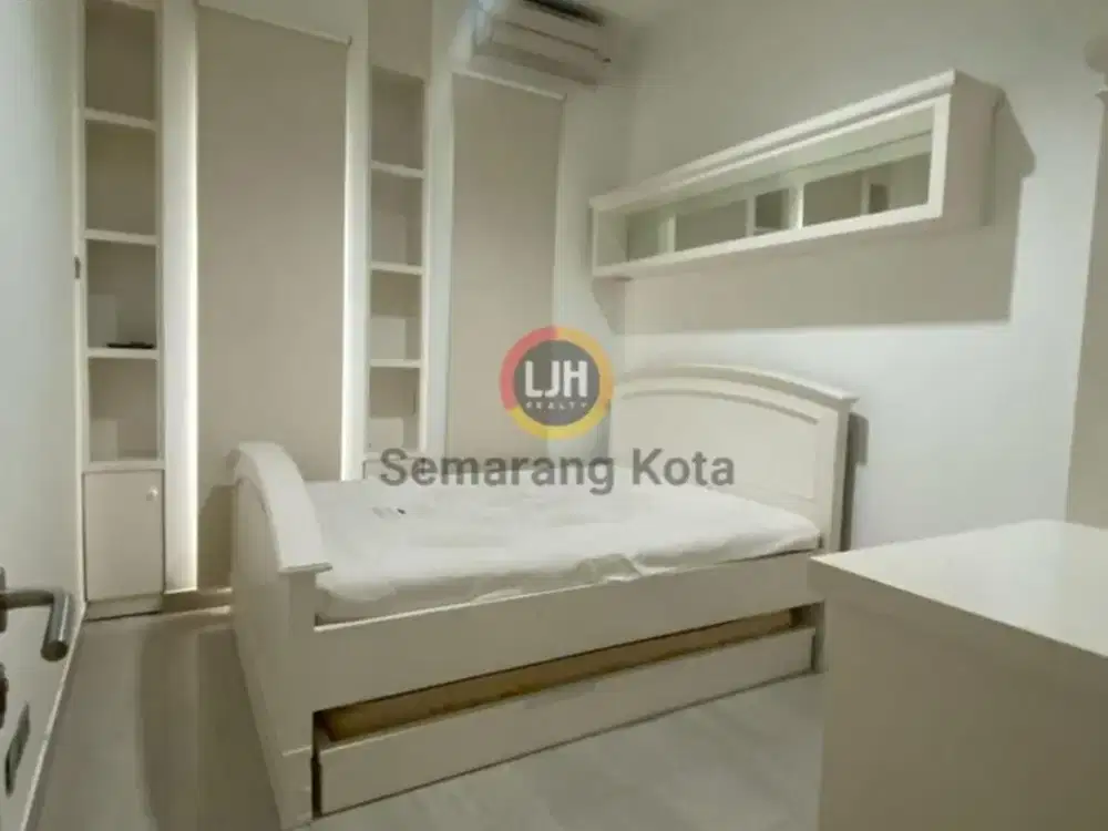 Rumah Mewah di Graha Candi Golf