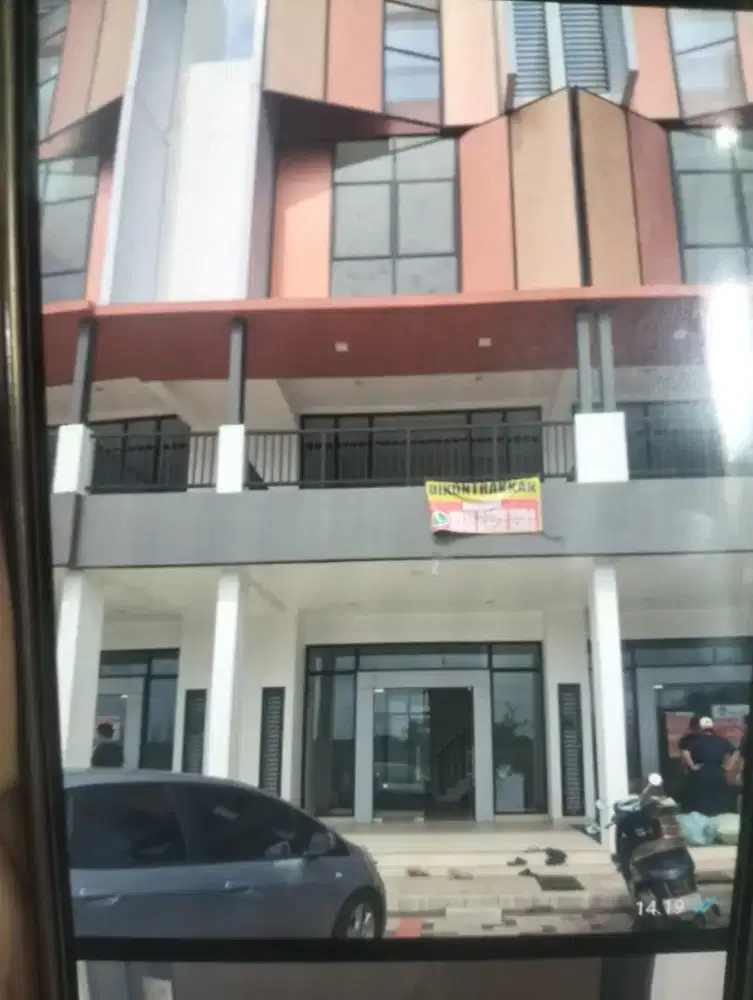 DiSewakan Ruko Cormecial Sumarecon Crown Gading