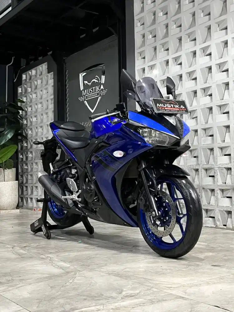 YAMAHA R25 2018 - Chintia Mustika