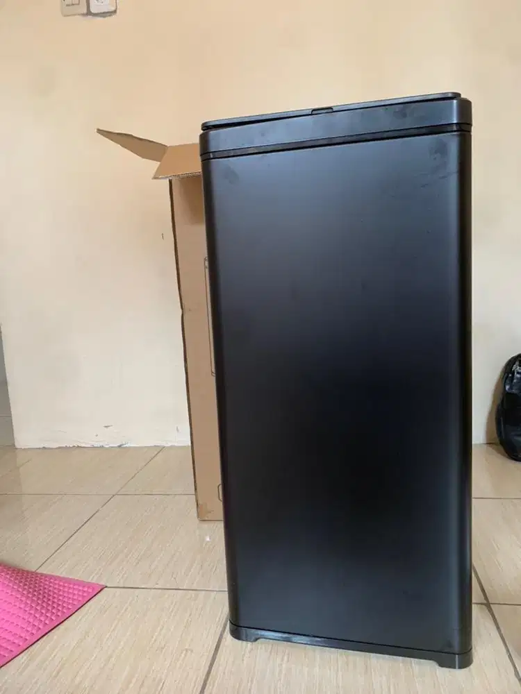 Tempat sampah sensor bin
