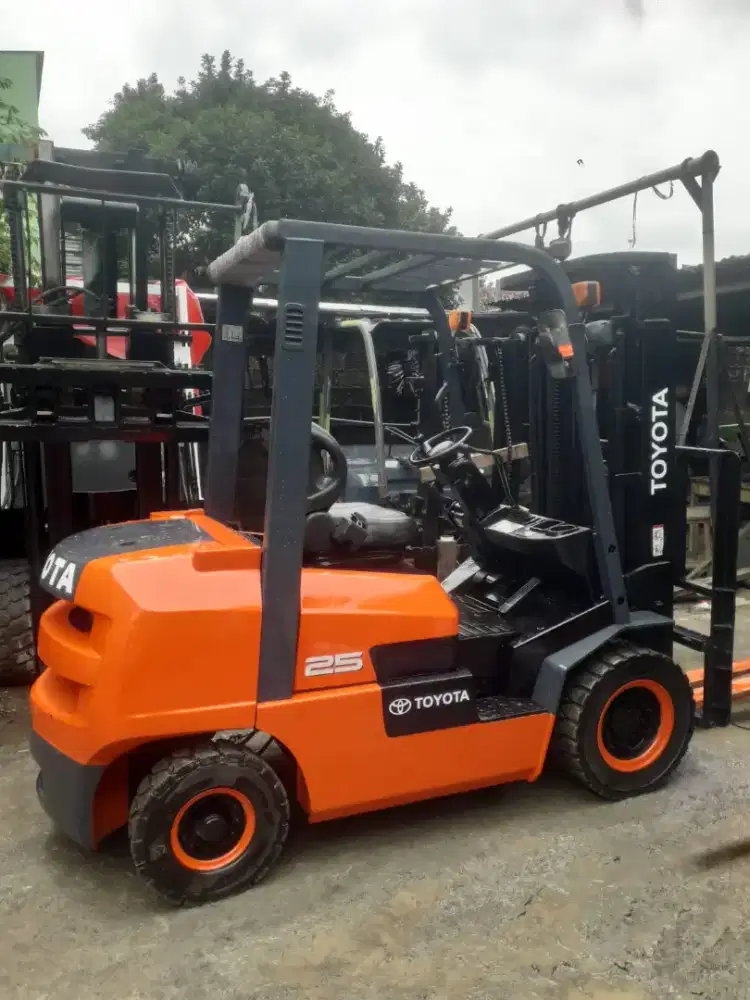 Forklift Toyota 2,5 Ton,Matic,Tiang Threelift,FDZN25,Tahun 2019,Murah