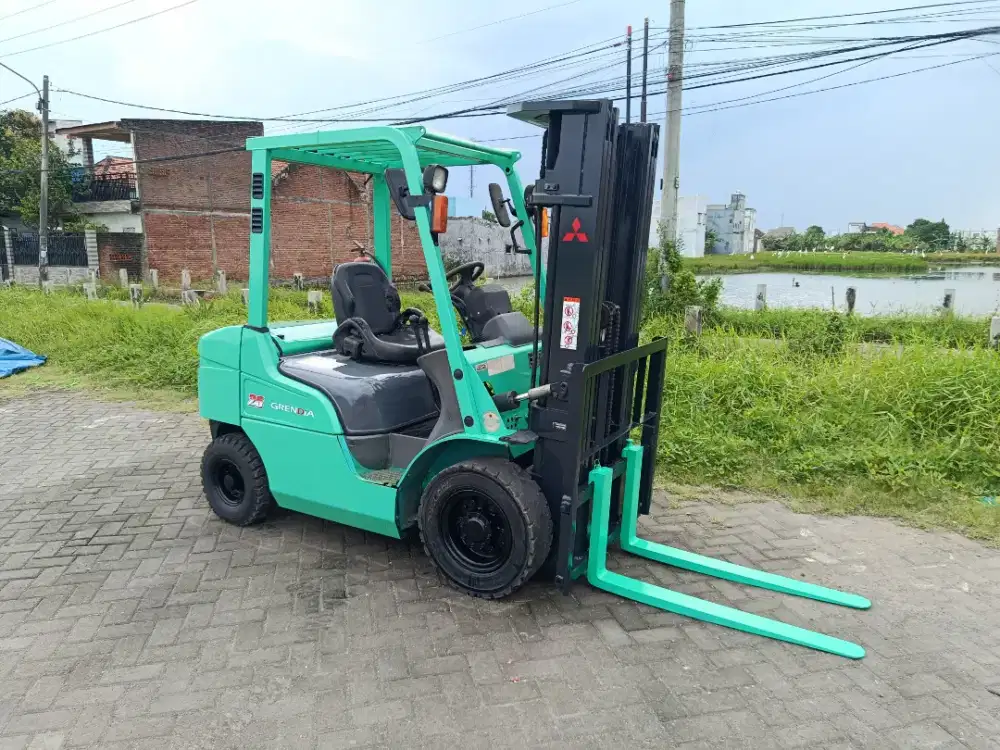 Forklifts gasoline 2,5ton trilift