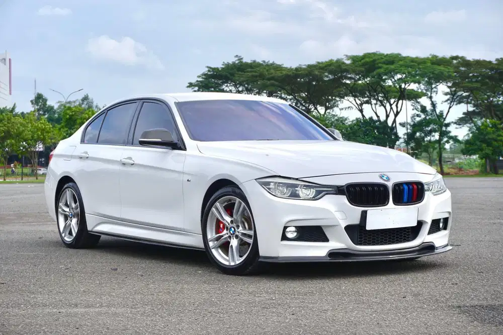 BMW 320i F30 MSport Alcantara LCI 2015 / 2016