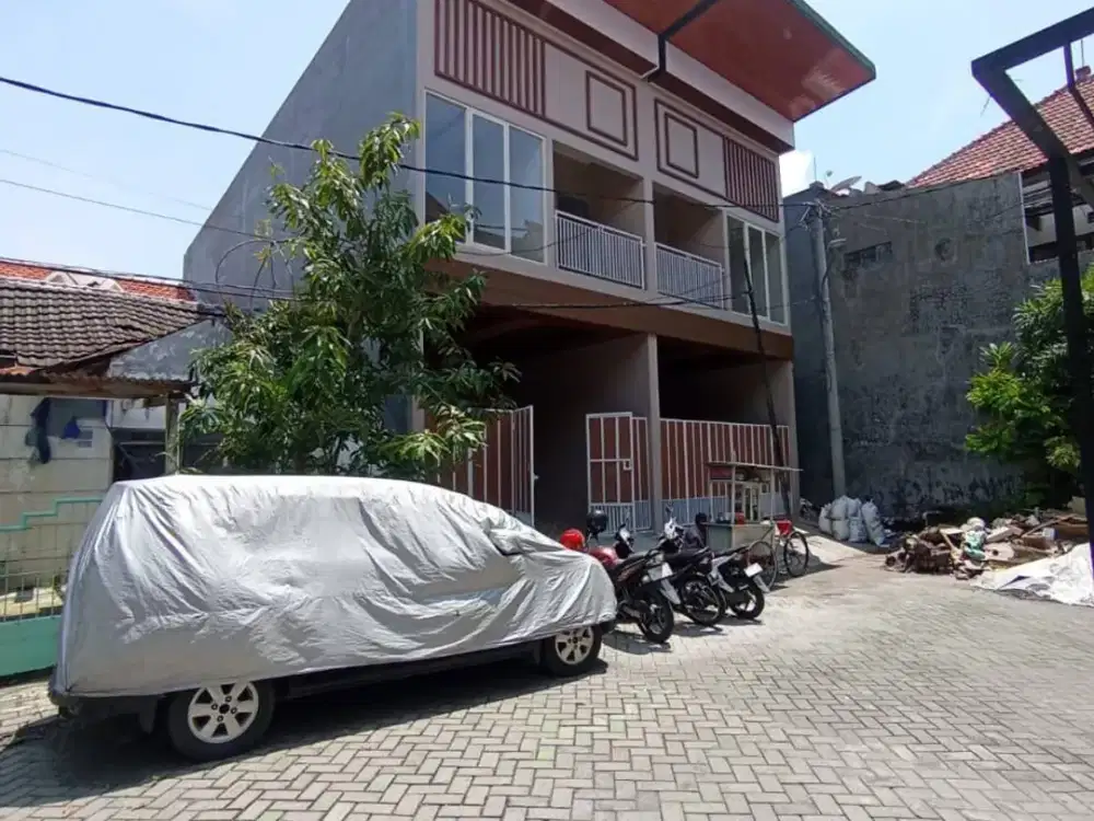 Rumah Babatan Pilang Baru, Strategis, Carport 2 mobil