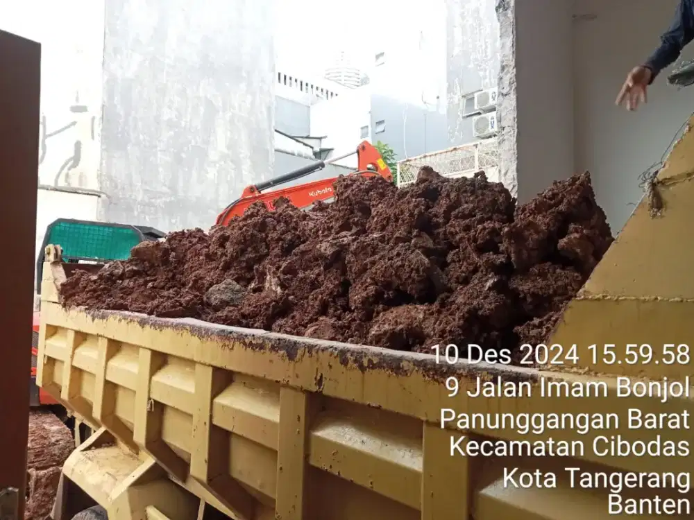 Urug tanah merah isi muatan 7m³