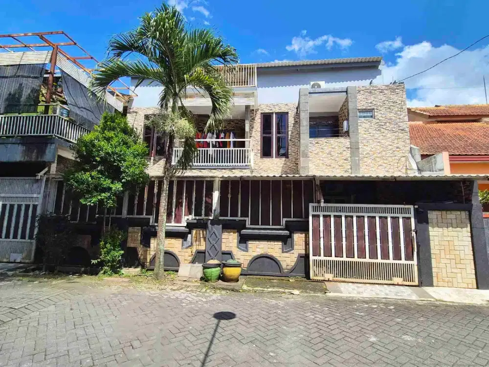 Rumah Bagus 2 Lantai Area Perumahan Borobudur Suhat