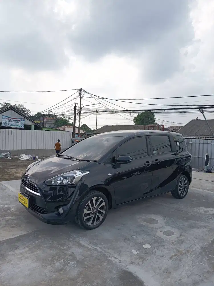 TOYOTA SIENTA V AT 2017