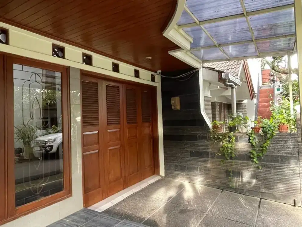 RUMAH BAGUS ASRI TERAWAT 2 LANTAI SIAP HUNI DI BUMI PANYILEUKAN BANDUNG