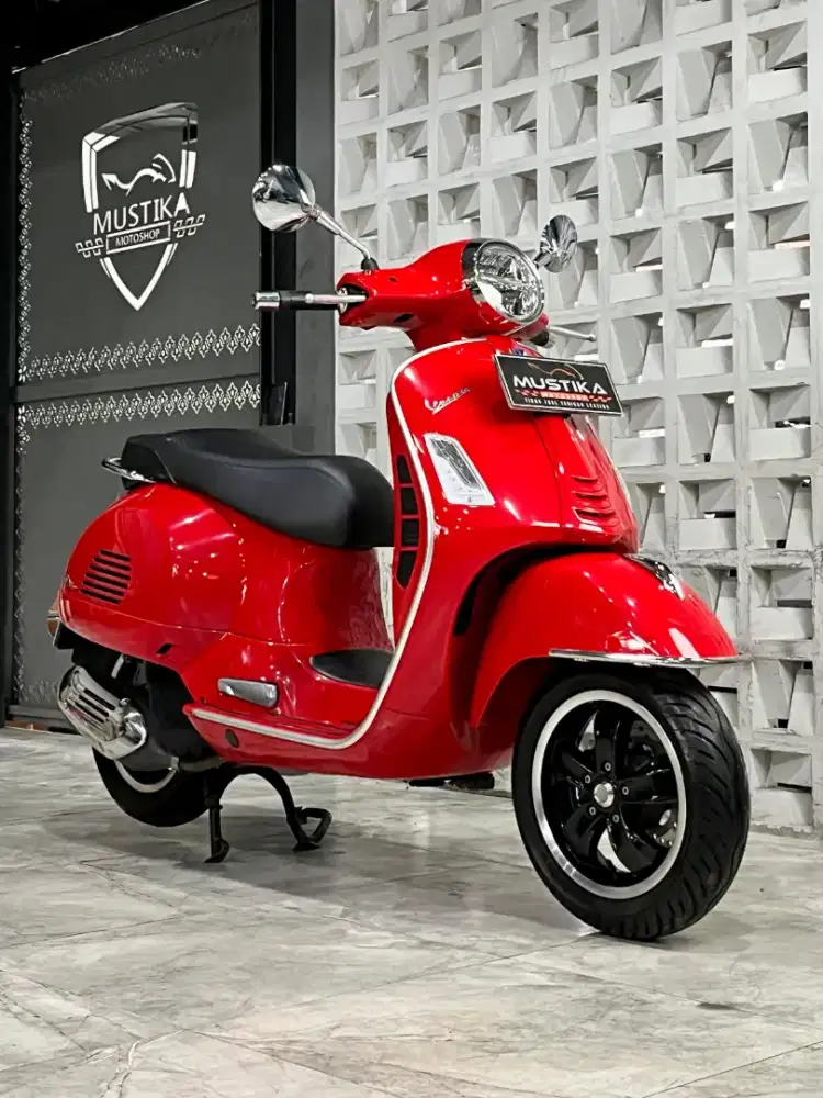 VESPA GTS 150 SUPER 2020 - Chintia Mustika
