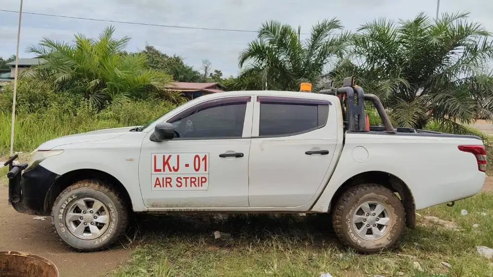 MITSUBISHI Triton 2.5L DC HDX-H 4x4 MT Thn 2017