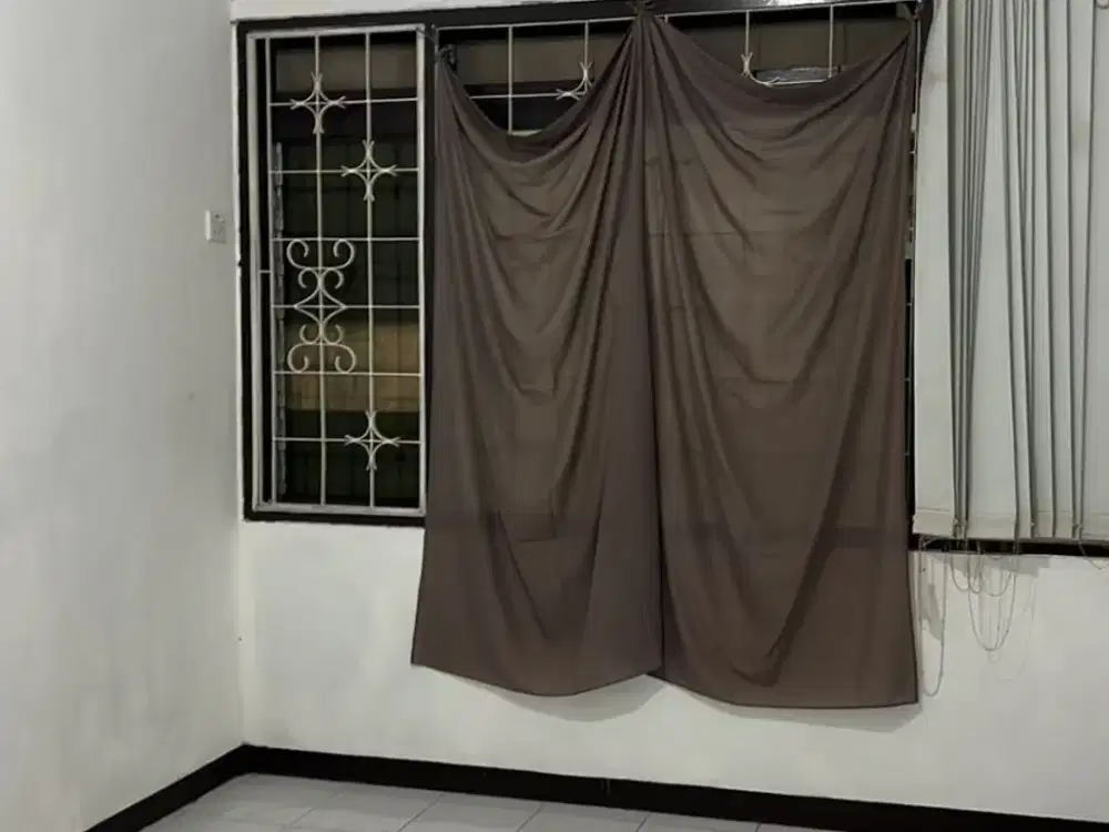 Rumah LT120 LB100 Bebas banjir, Nyaman dan udara segar di Kavling Polri, JakBar S271