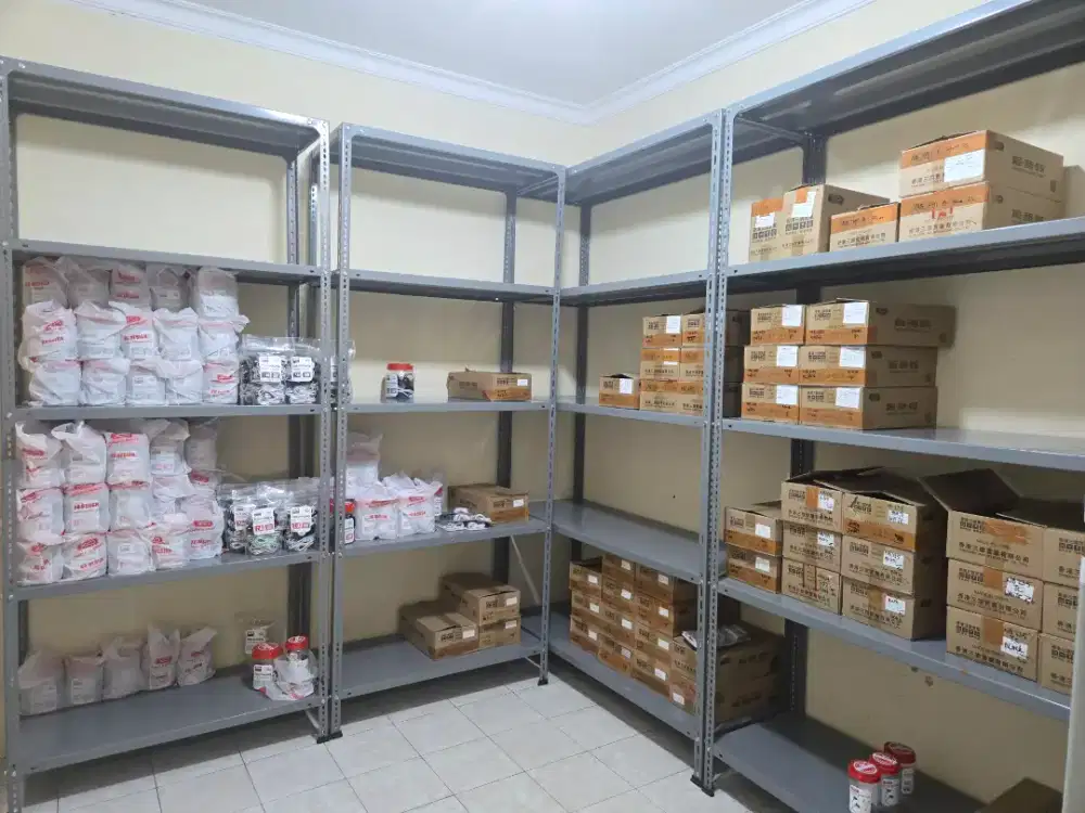 Rak ambalan besi 4 set kondisi bagus P150x40x250cm dan P110x40x250cm.